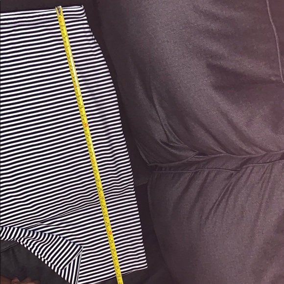 Max studio navy and white pencil skirt. - Picture 6 of 6